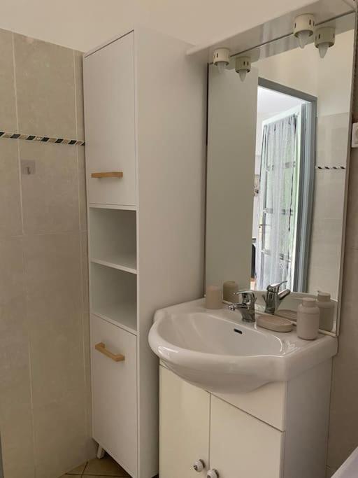 Villa Serenice - F2 Au Calme, Climatise, Wifi Et Parking Gratuit Buitenkant foto