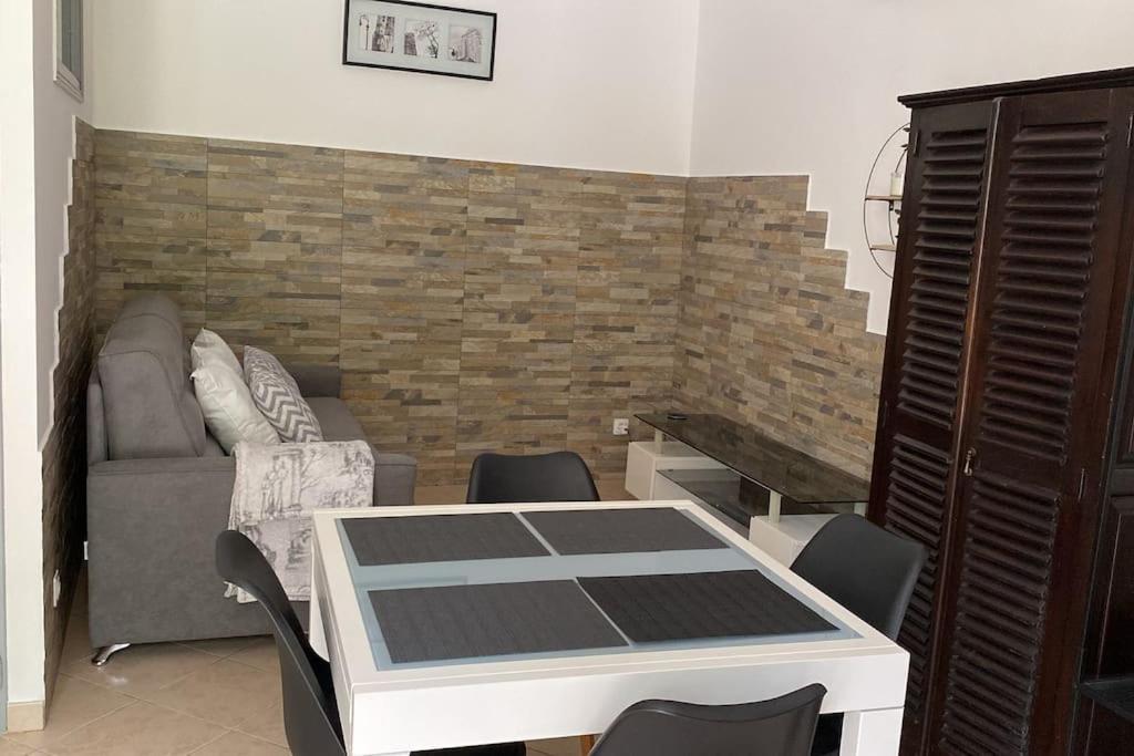 Villa Serenice - F2 Au Calme, Climatise, Wifi Et Parking Gratuit Buitenkant foto